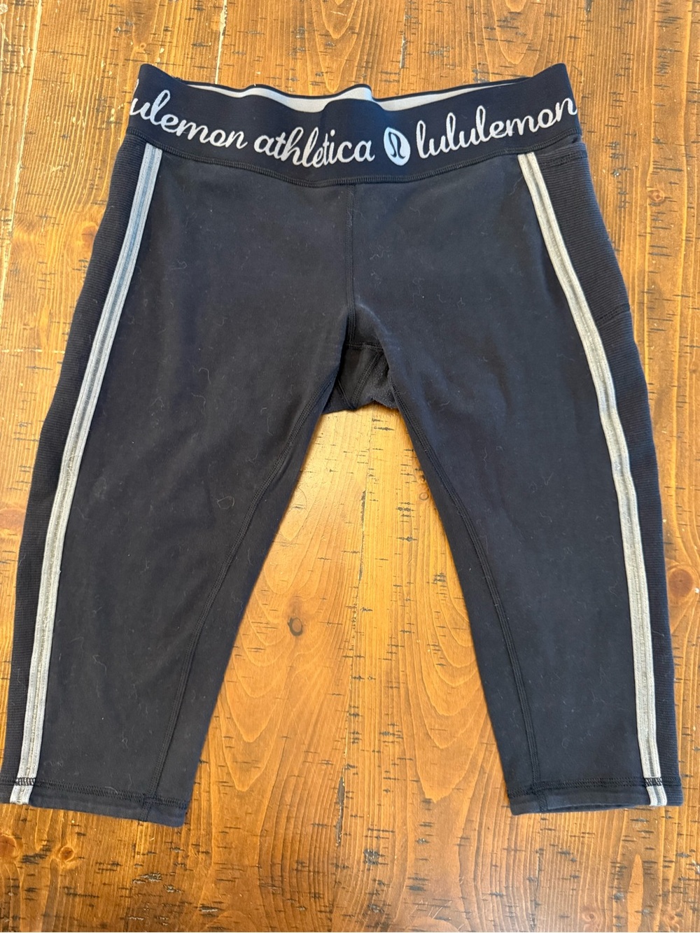 Lululemon Athletica Capri Pants Yoga Black Athletic Cropped Stetchy Logo Sz 12